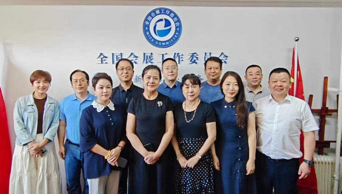 座谈会合影